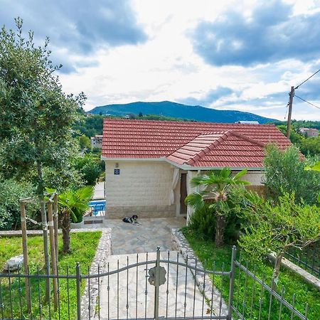 Villa Holiday Home Zvecanje Exterior photo